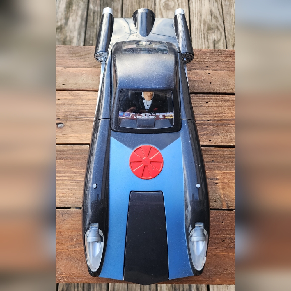 Disney Hasbro Mr. Incredible Hero-Changing 16" Car with detachable Mr Incredible